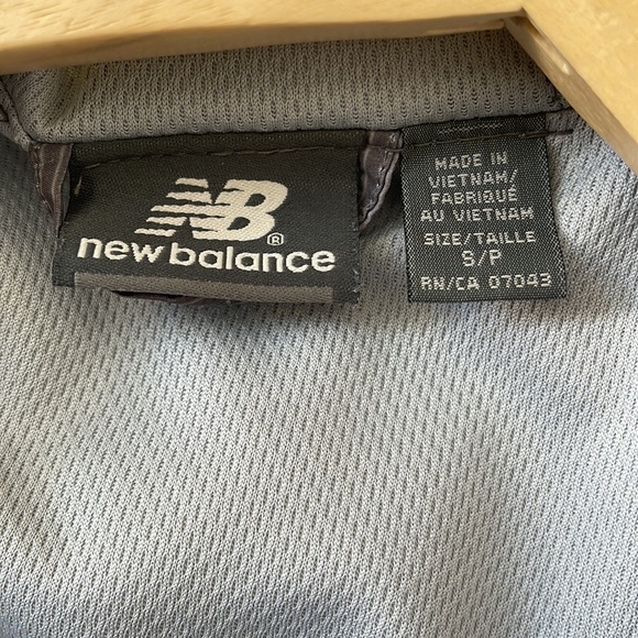 New Balance Mens rain/windbreaker jacket size S - Picture 5 of 5